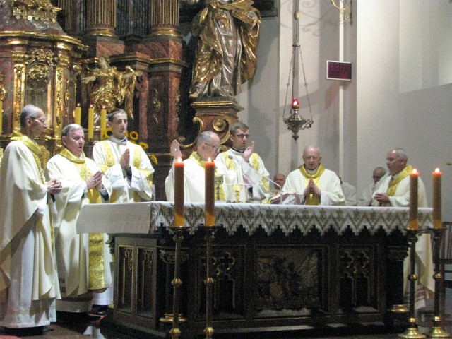 Msza św. w opolskiej katedrze w 40. rocznicę śmierci biskupa Franciszka Jopa.