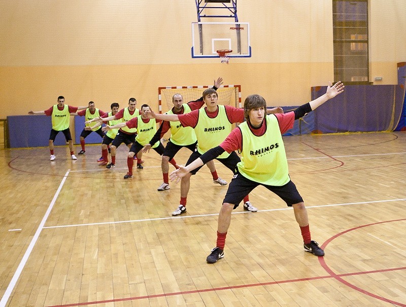 Trening piłkarzy Gryfa i koszykarzy Czarnych