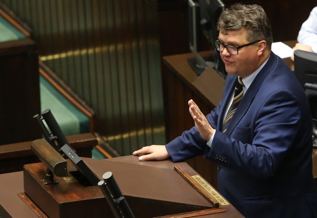 Na pytania posłów opozycji o tzw. seks-aferę podkarpacką odpowiadał w Sejmie Maciej Wąsik, minister-koordynator służb specjalnych.