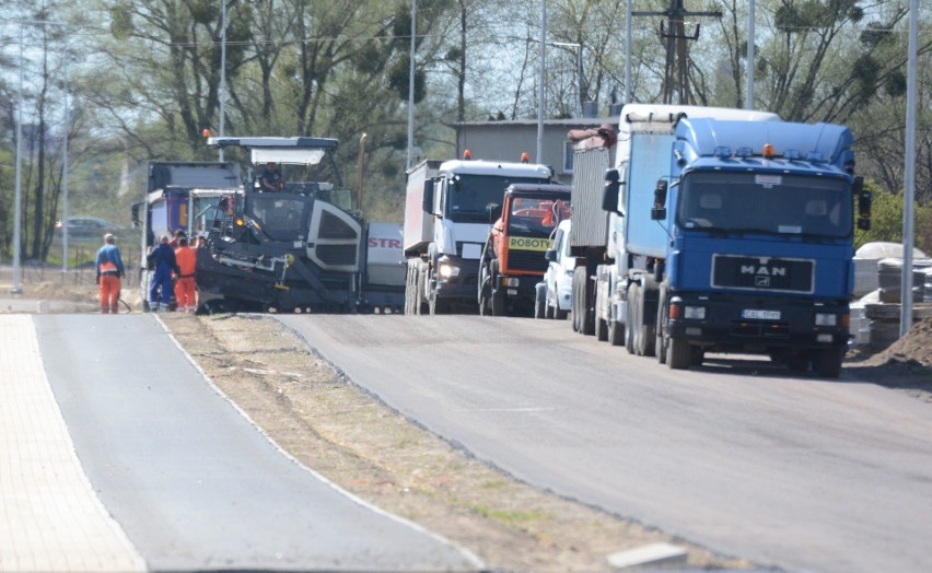 Nowa droga połączy Lipową z Graniczną i "średnicówką". Budowa już jest na ostatniej prostej [zdjęcia]