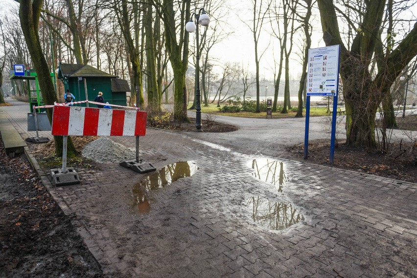 W poniedziałek miał miejsce odbiór prac. Wykonawca obiecał...