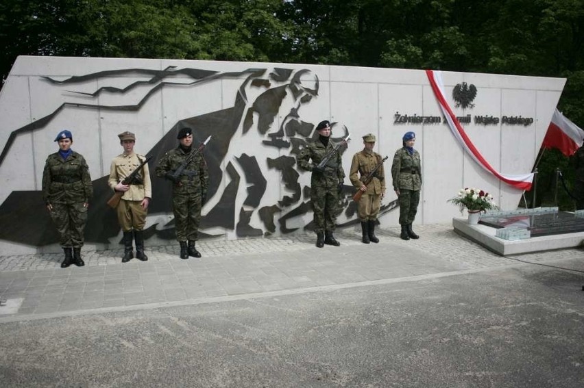 Pomnik 2 Armii Wojska Polskiego w Poznaniu został odsłonięty