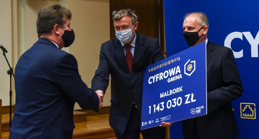 „Cyfrowa Gmina” w Pomorskiem. Pierwsze samorządy dostały promesy na cyfryzację. W całej Polsce do wydania jest miliard zł