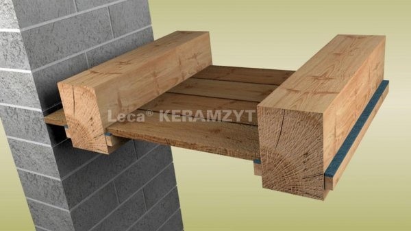 1. Usuwamy warstwy stropu drewnianego aż do odsłonięcia belek konstrukcyjnych i desek ślepego pułapu.