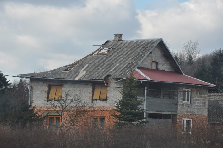 Urzędnicy postarali się o pieniądze na odbudowę domów w Kleczy i Babicy, zniszczonych przez wichurę [ZDJĘCIA]