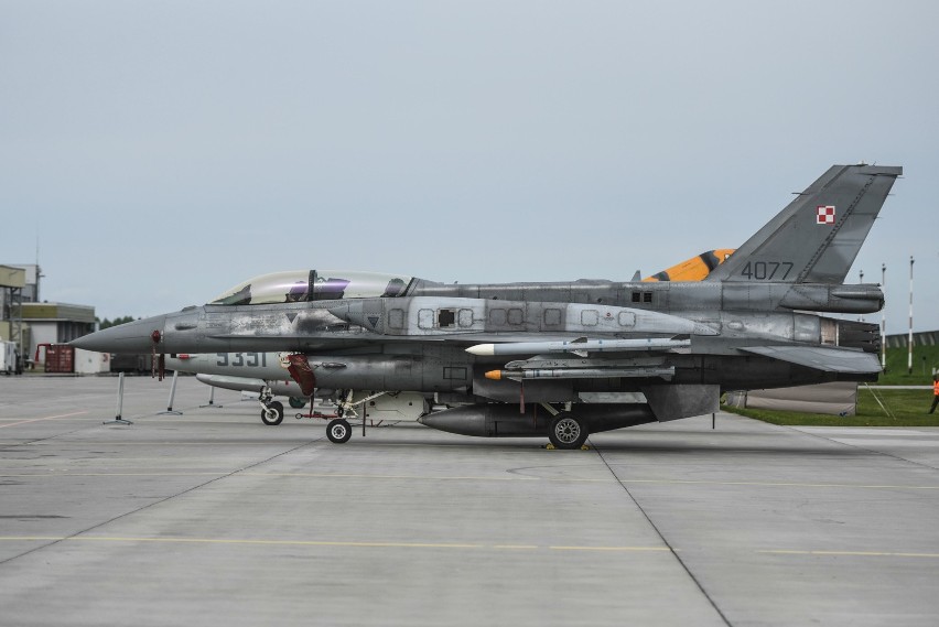 Pierwsze polskie F-16 rozpoczęły służbę w Krzesinach. 31....