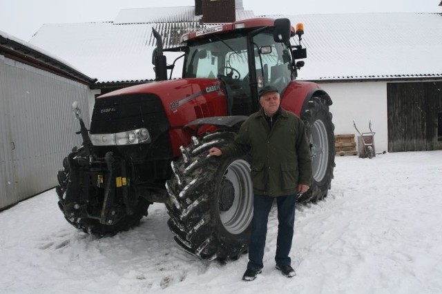 Sprzęt w pracy rolnika to podstawa. Tadeusz Gajos dobrze o tym wie, bo maszyny znacznie ułatwiają uprawę roślin.