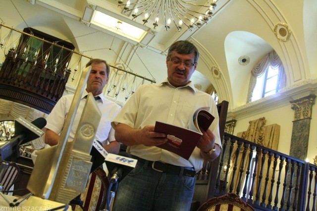 Krzysztof Grządziel i Janusz Górniak, którego firma budowała Pałac Bursztynowy, który został Budową Roku 2009