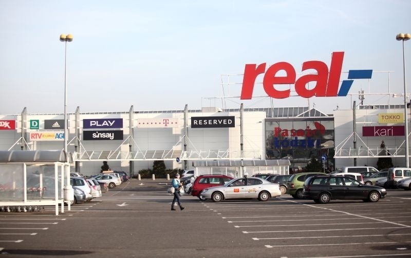 W Łodzi są cztery markety Real: przy ul. Brzezińskiej, al....