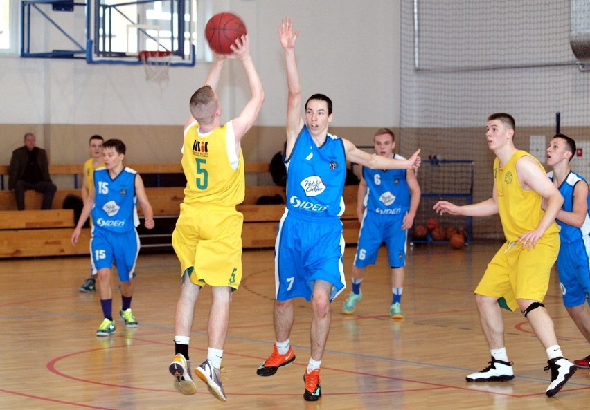 Liga juniorów
KK Świecie przegrał z Basketem Toruń 39:56.