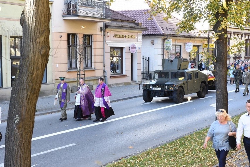 Nowy Sącz. Tłumy sądeczan na powtórnym pochówku gen. Bronisława Pierackiego