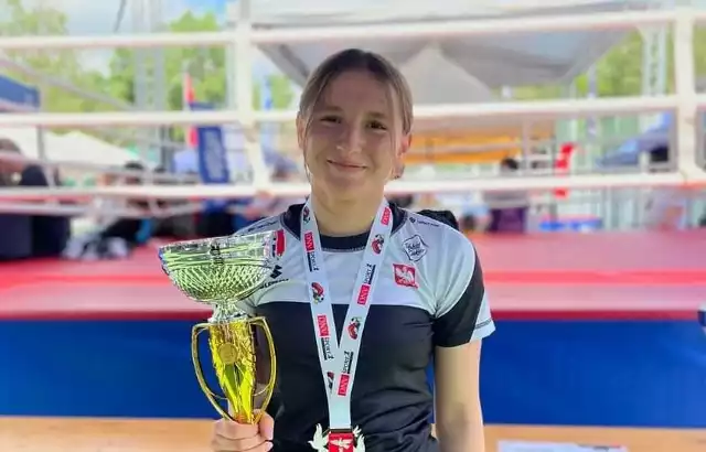 Wychowanka kieleckiego RUSHH Kielce Zuzanna Gołębiewska zdobyła srebrny medal Mistrzostw Europy Kadetów w boksie w kategorii 54 kilogramów.