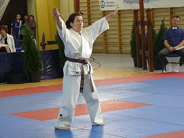 Magdalena Ilczuk ma 26 lat. Karate trenuje od 11 roku życia. Dziś w Świnoujskiej Akademii Karate Kyokushin prowadzi już także zajęcia dla najmłodszych. Na zdjęciu podczas ostatnich Mistrzostw Polski Seniorów Open, które niedawno odbyły się w Świnoujściu. 