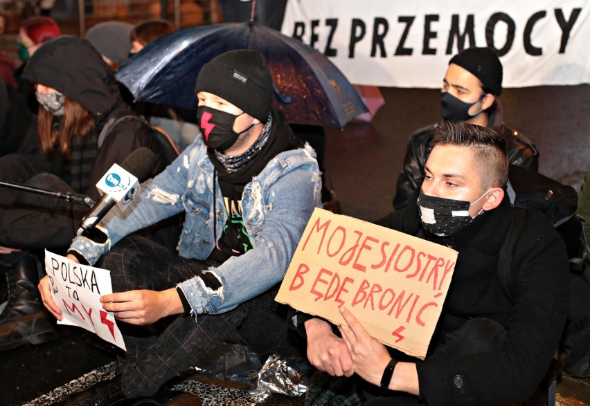 Strajk Kobiet na ulicach krakowskiego Podgórza