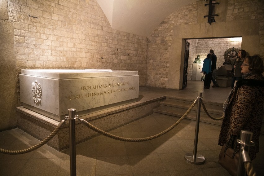 Nowy sarkofag, w którym spoczną trumny z ciałami Marii i...