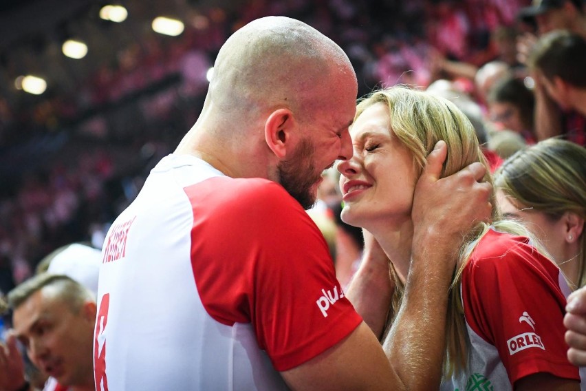 Bartosz i Anna parą są od lat. Zaręczyli się w 2018 roku,...