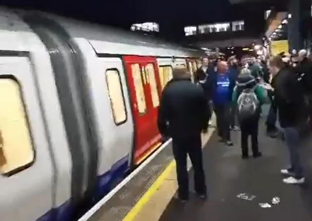 Metro - bijatyka Chelsea vs Tottenham