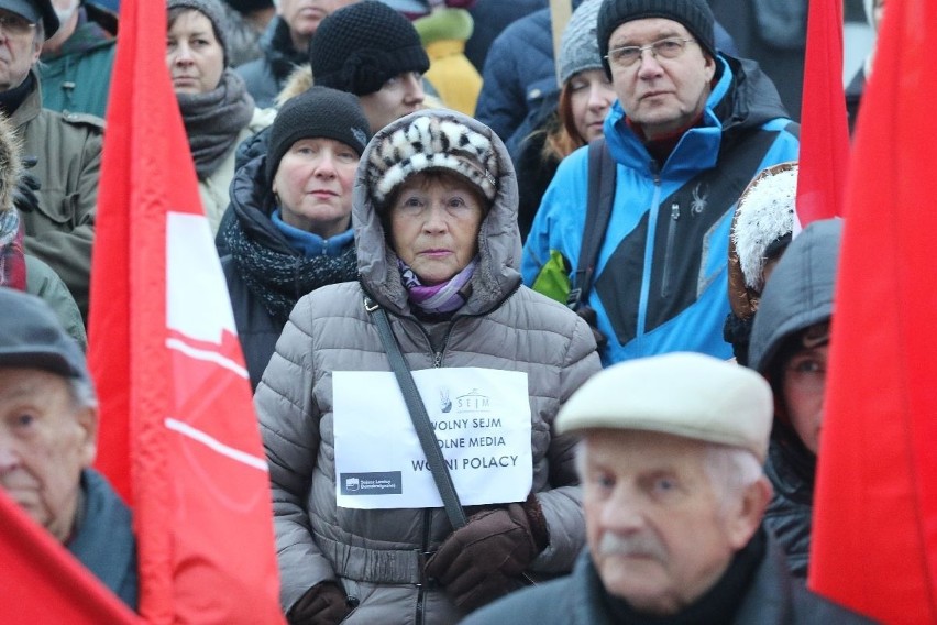 Protest w Kielcach przeciwko rządowi: -  To już przechodzi wszelkie granice