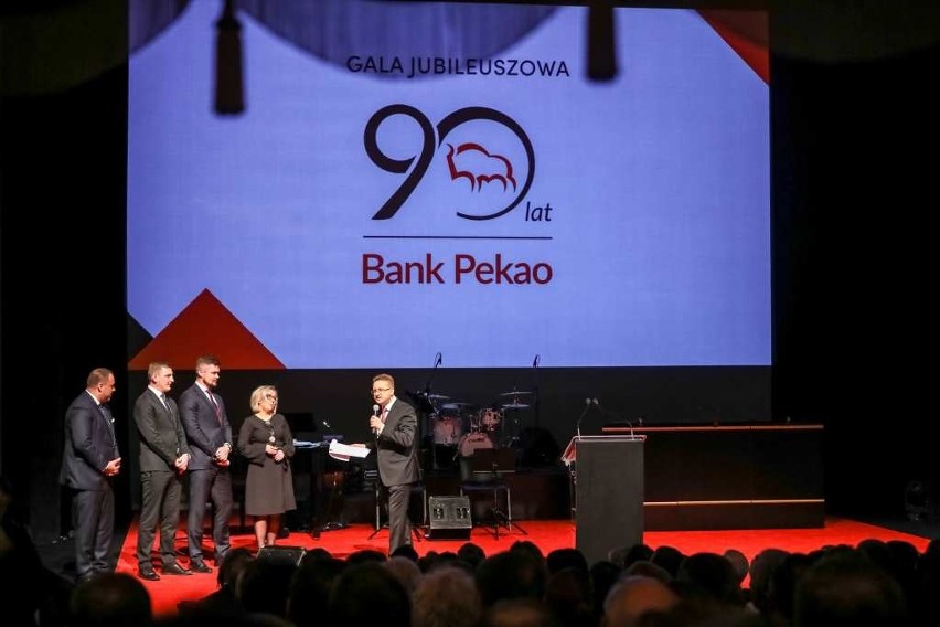 90 urodziny banku Pekao w krakowskim Teatrze Słowackiego. Dwa lata po repolonizacji, czyli "powrocie Żubra do domu" [ZDJĘCIA]