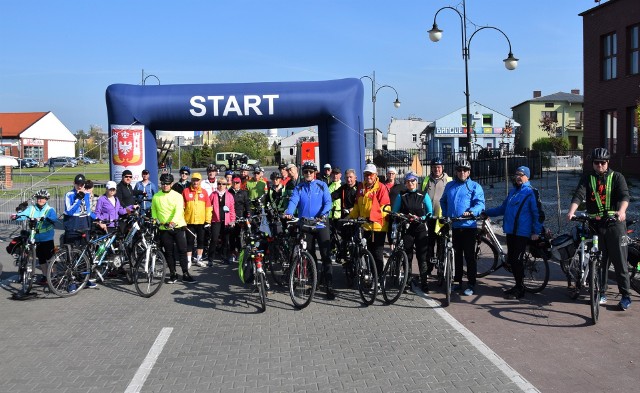 Jubileuszowy X Bieg Piastowski był okazją do zorganizowania rowerowych rajdów, po trasie tej imprezy. Spotkać tam można było  zorganizowane grupy cyklistów z Kruszwicy i Inowrocławia. Kolarze nie tylko pokonywali trasę biegu, ale także towarzyszyli na niej biegaczom.