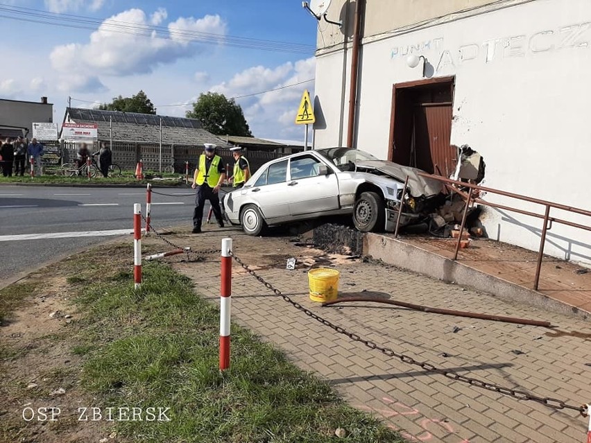 Tragiczny wypadek w Kaliszu. Samochód wjechał w budynek