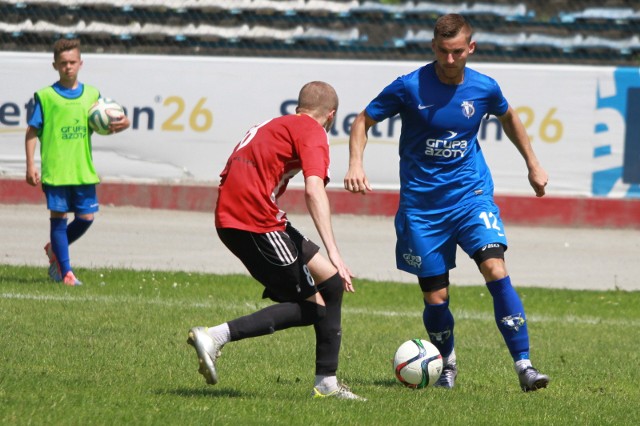 Napastnik Unii Artur Biały (nr 12) w rundzie jesiennej strzelił cztery gole