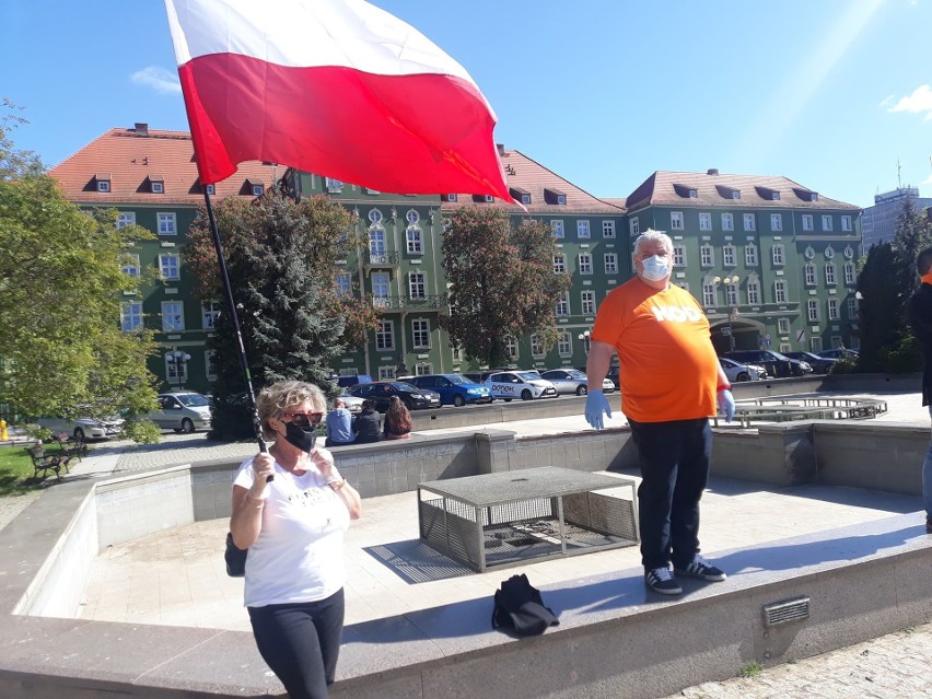 Zakaz zgromadzeń cofnięty i od razu miniprotest w Szczecinie