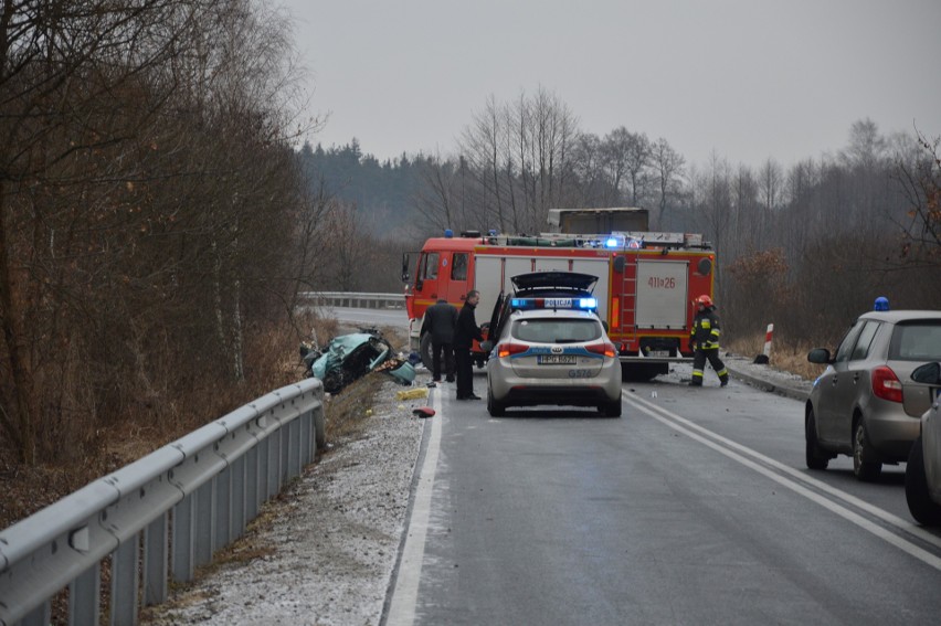 Tragiczny wypadek w Przyborowie. "Wjechali pod tira" [ZDJĘCIA, WIDEO]