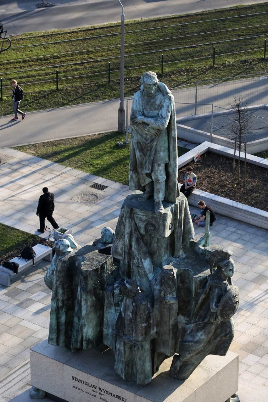 Wielki plac między dawnym hotelem Cracovia i Muzeum Narodowym, a pod nim tramwaj [ZDJĘCIA, WIDEO]