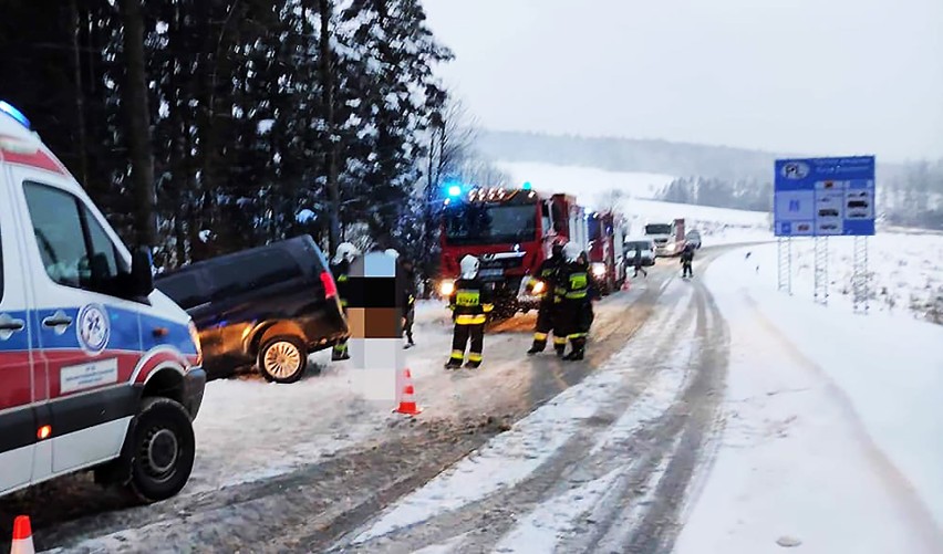 Muszynka. Wypadek na drodze do granicy ze Słowacją. Ratowników zaalarmował... samochód