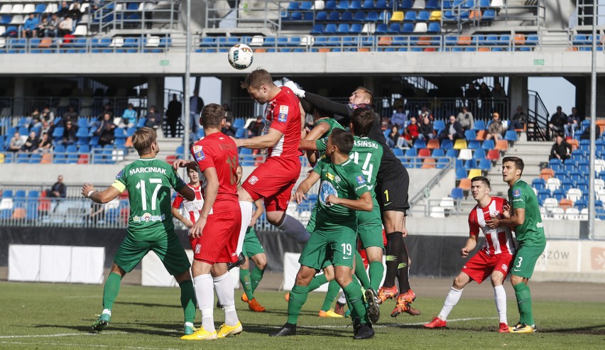 Resovia Rezszów pokonała w Pucharze Polski Wartę Poznań 2:0.