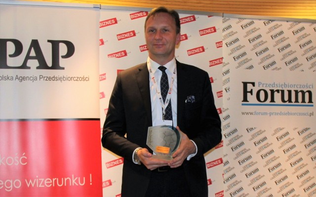 Zenon Różycki, prezes MPGN Grudziądz ze statuetką Lidera Rozwoju Regionalnego 2016
