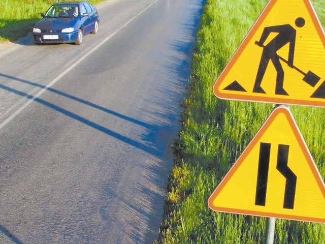 Kierowcy jadący drogą powiatową w kierunku Rozmierki powinni mieć się na baczności. Remont potrwa do września. (fot. Radosław Dimitrow)