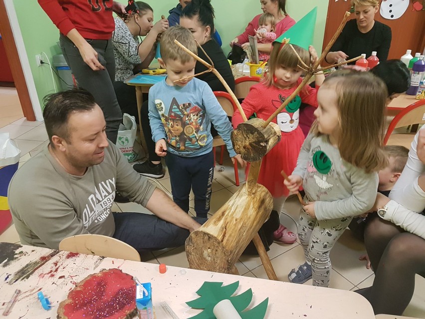 Rodzice wraz ze swoimi dziećmi z Niepublicznego Przedszkola...