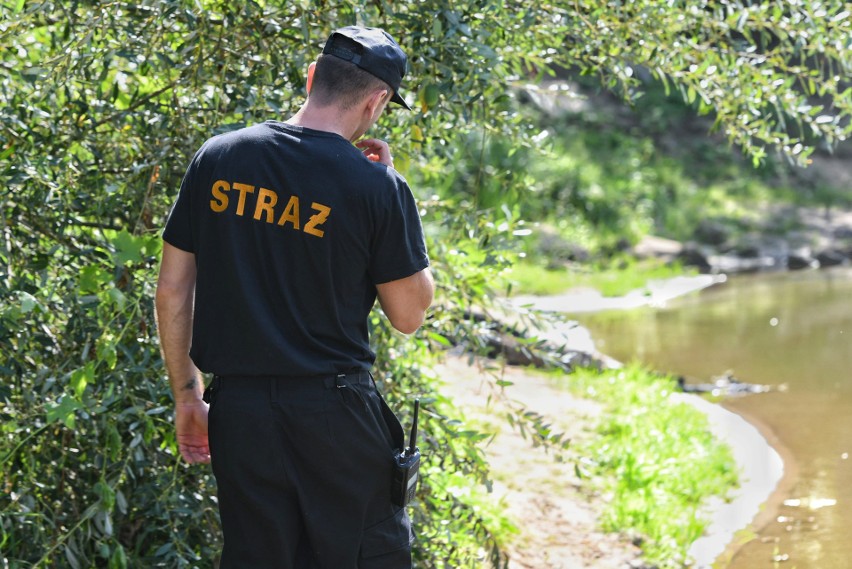 Czytelnik poinformował nas, że z kolektora przy Warcie...