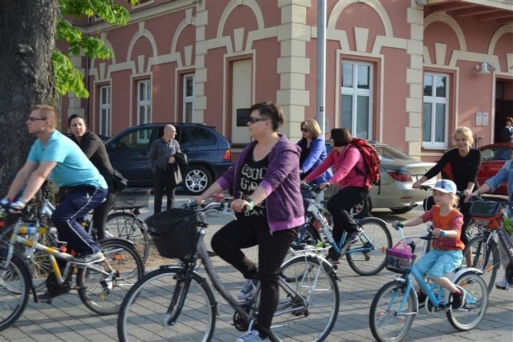 Masa Krytyczna w Częstochowie. Cykliści opanowali Aleje Najświętszej Maryi Panny [ZDJĘCIA]