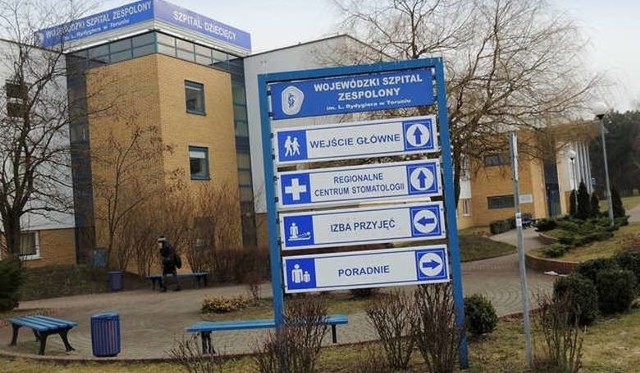 Szpital Dziecięcy na Skarpie, Miejska Przychodnia Specjalistyczna przy ul. Uniwersyteckiej i  Przychodnia Medycyny Rodzinnej „Rudak-Med”  przy ul. Podgórskiej to miejsca w Toruniu, gdzie można się zgłosić do lekarza. Niestety wciąż nie ma u nas pomocy stomatologicznej na NFZ. Gdzie jest najbliższy dla mieszkańców Torunia punkt opieki dentystycznej?Czytaj dalej. Przesuwaj zdjęcia w prawo - naciśnij strzałkę lub przycisk NASTĘPNE