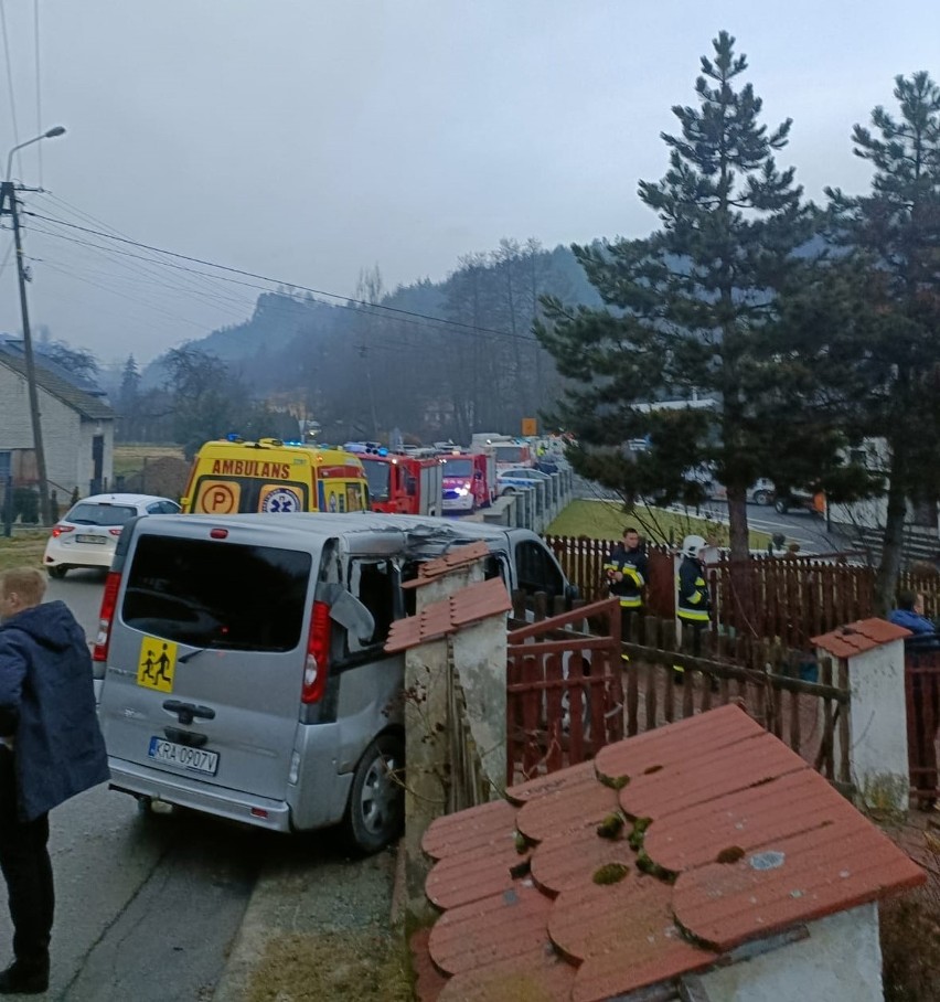 Wypadek busa wiozącego dzieci