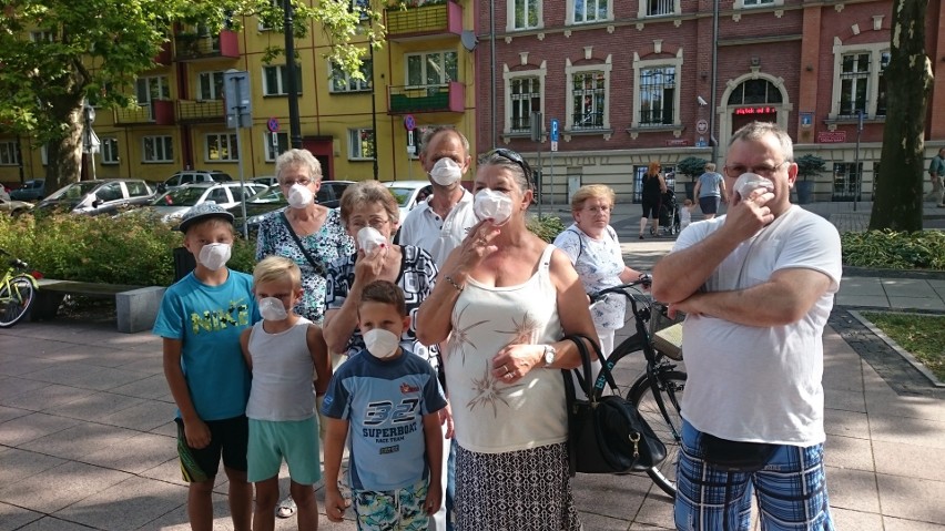 Mieszkańcy Siemianowic Śląskich protestują. Mają dość smrodu i firm recyklingowych ZDJĘCIA
