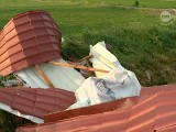 Nawałnica zerwała dach szkoły na Podlasiu [wideo]