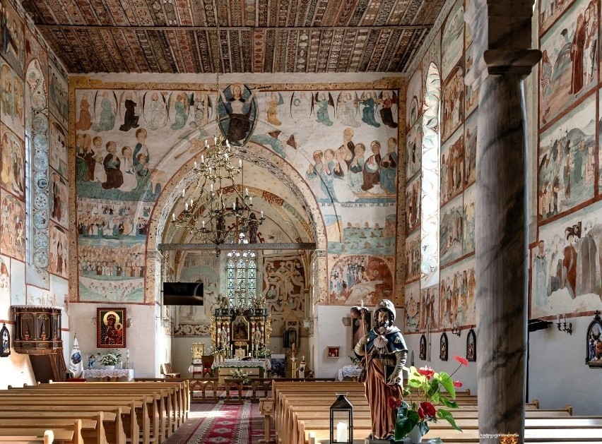 Kościół św. Jakuba Apostoła w Małujowicach...