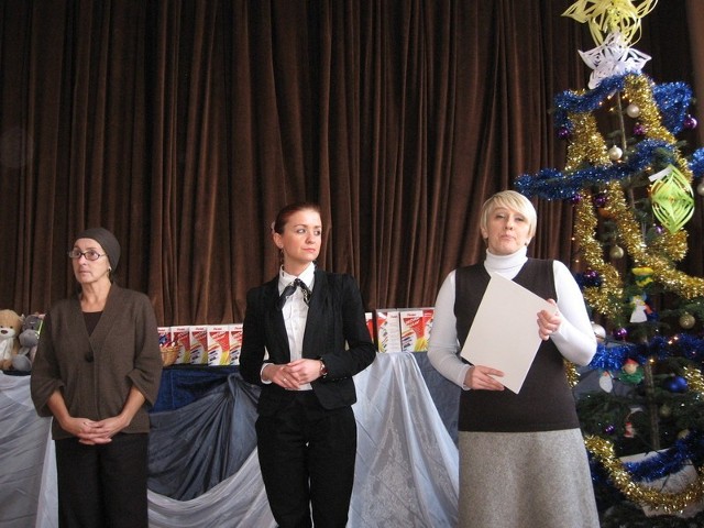 - Wasze kartki przekonują  że dla was też ważna jest tradycja Bożego Narodzenia &#8211; mówiła Anna Sadal. Z prawej. Z lewej- Iwona Szymczak i Monika Tkaczyk