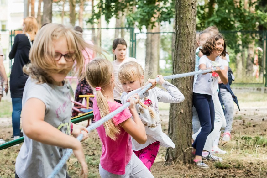 Zaczęły się wakacje. Część mieszkańców wyjeżdża na urlop,...