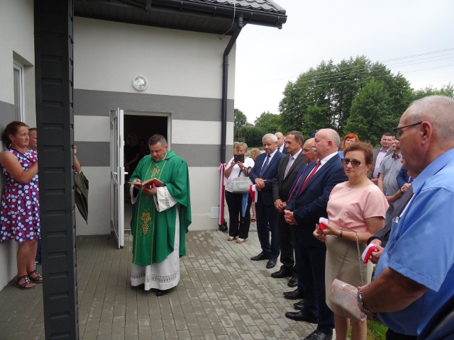 Niedzielne uroczystości otwarcia świetlicy w Gołębiowie w gminie Lipnik.