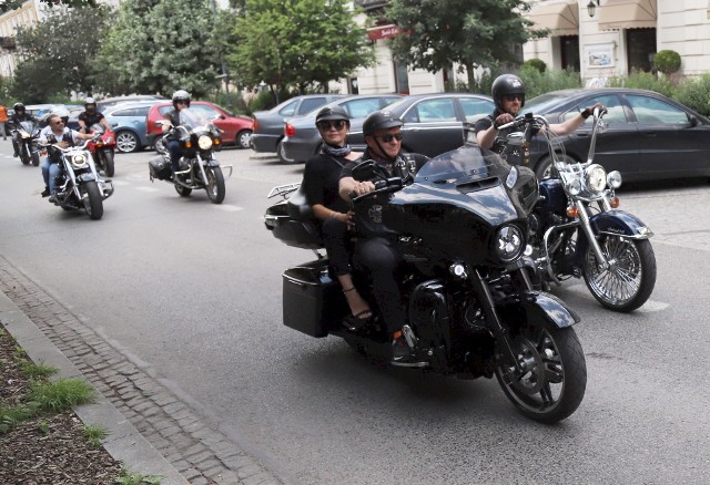 Parada motocykli była największą atrakcją Motoserca w Radomiu. Pojazdy przejechały głównymi ulicami miasta.