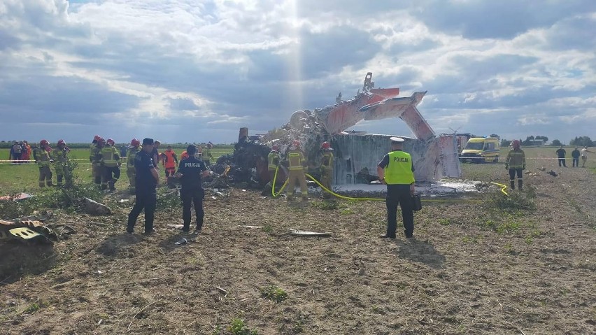Wypadek samolotu pod Piotrkowem. O ziemię rozbił się Skyvan przewożący skoczków spadochronowych. Zginęły dwie osoby