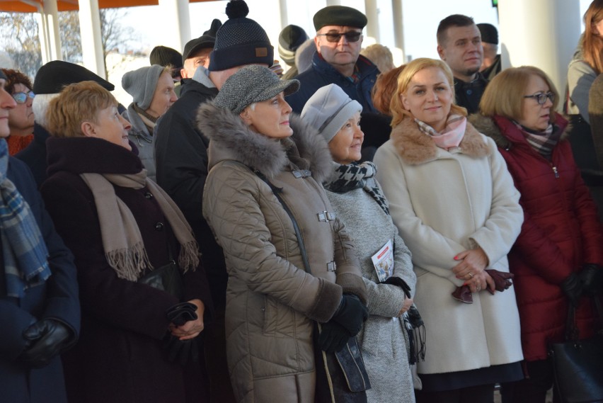 Odsłonięcie płyty pamiątkowej w hołdzie dla Sławomira Pajora w Zintegrowanym Centrum Przesiadkowym [ZDJĘCIA]