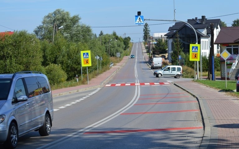 Gmina Trzyciąż. Samochody w rowie na dwóch ostrych zakrętach to codzienność