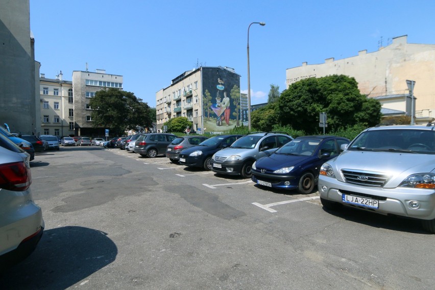 Jest parking, będą mieszkania albo usługi. Co miasto planuje przy ul. Jasnej? 