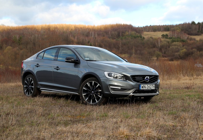 Volvo S60 Cross Country...